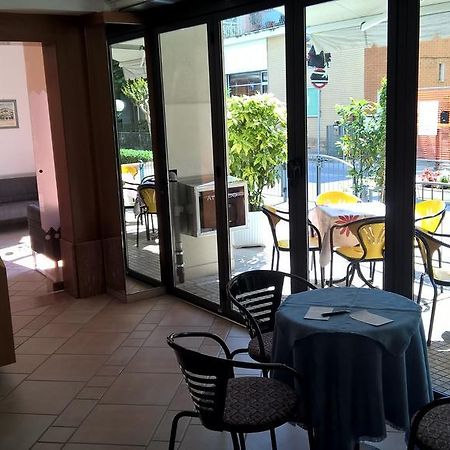 Hotel Villa Domiziana 里米尼 外观 照片