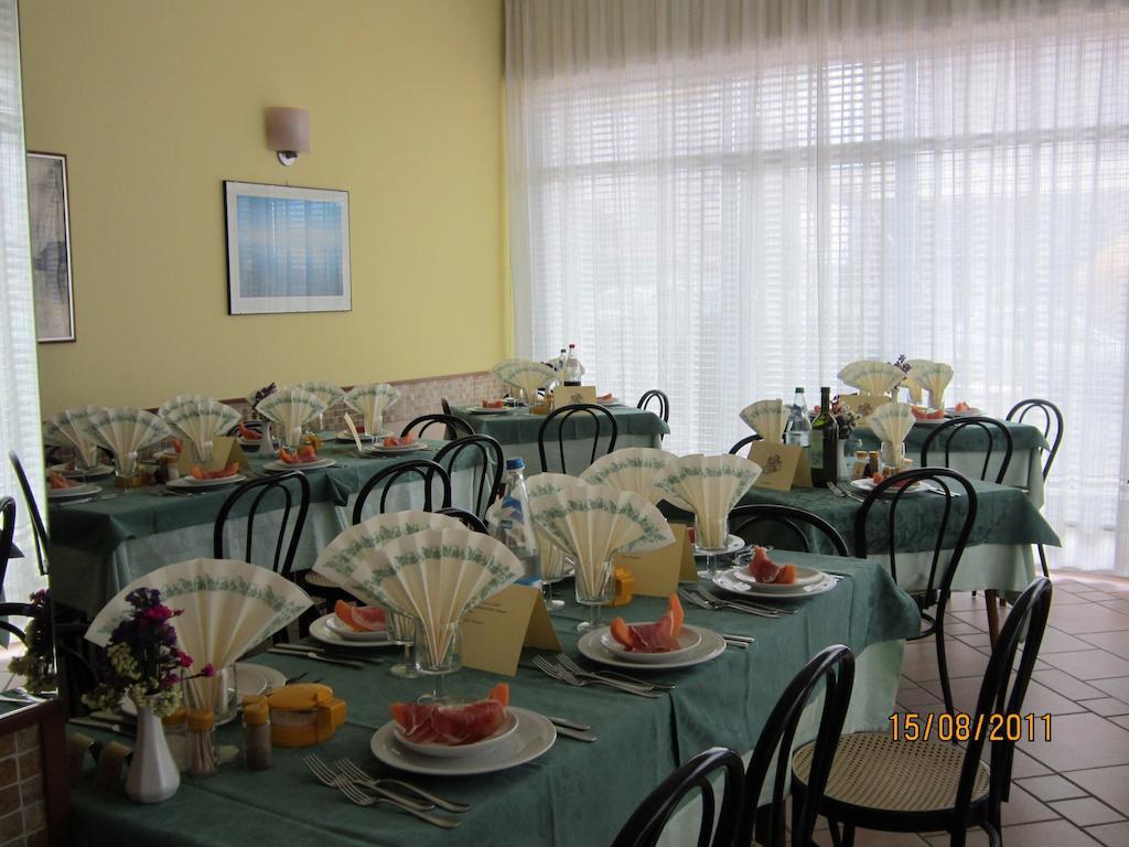Hotel Villa Domiziana 里米尼 外观 照片