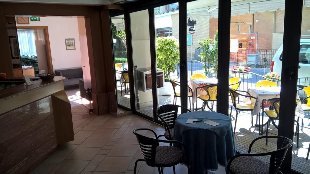 Hotel Villa Domiziana 里米尼 外观 照片